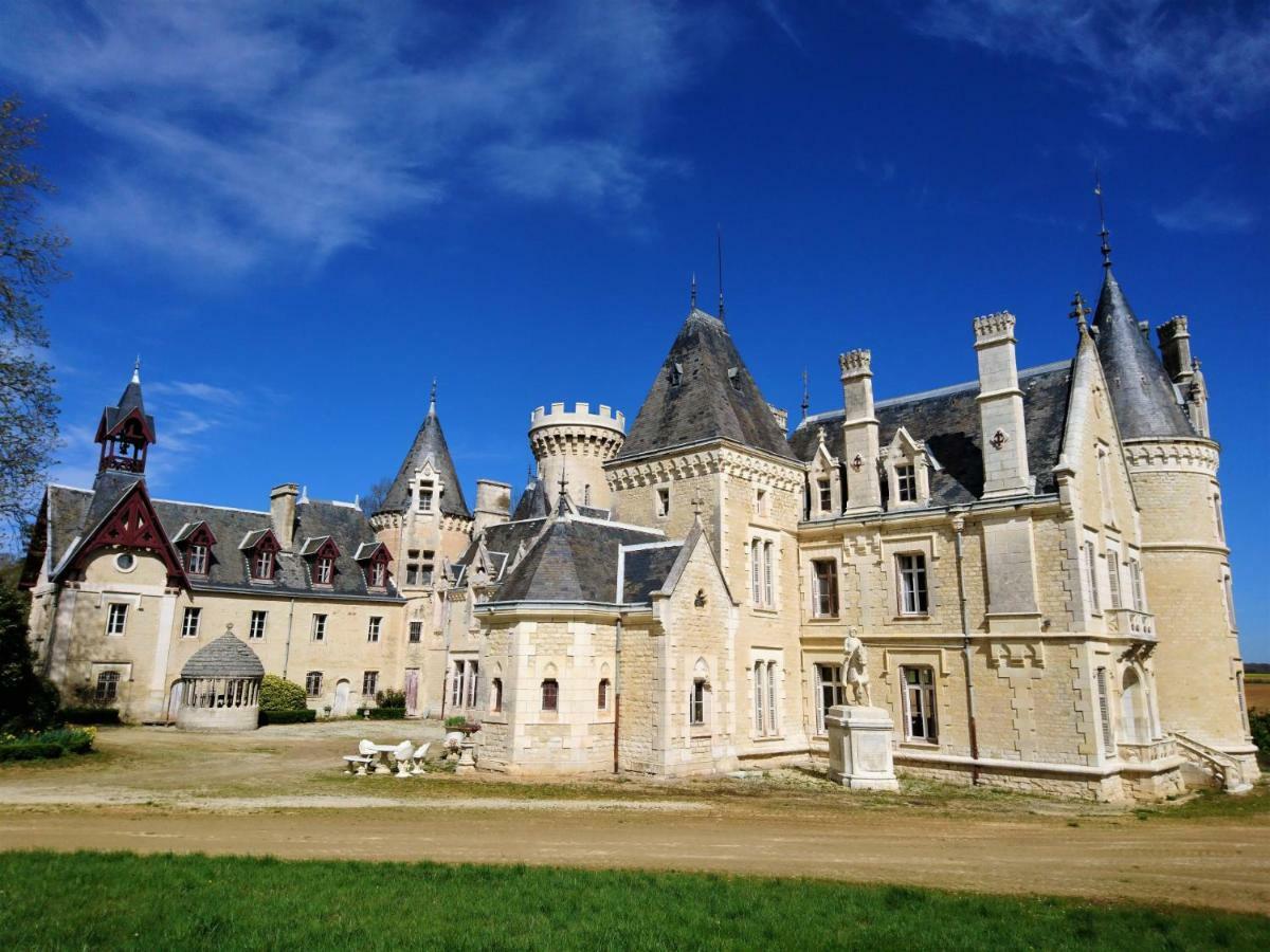 Chateau Des Chevaliers De Londigny Exterior photo