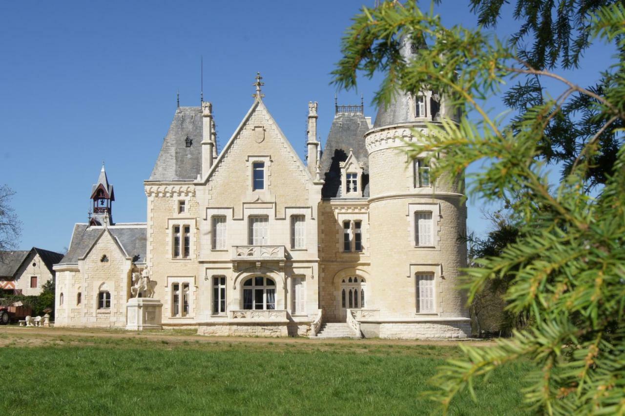 Chateau Des Chevaliers De Londigny Exterior photo